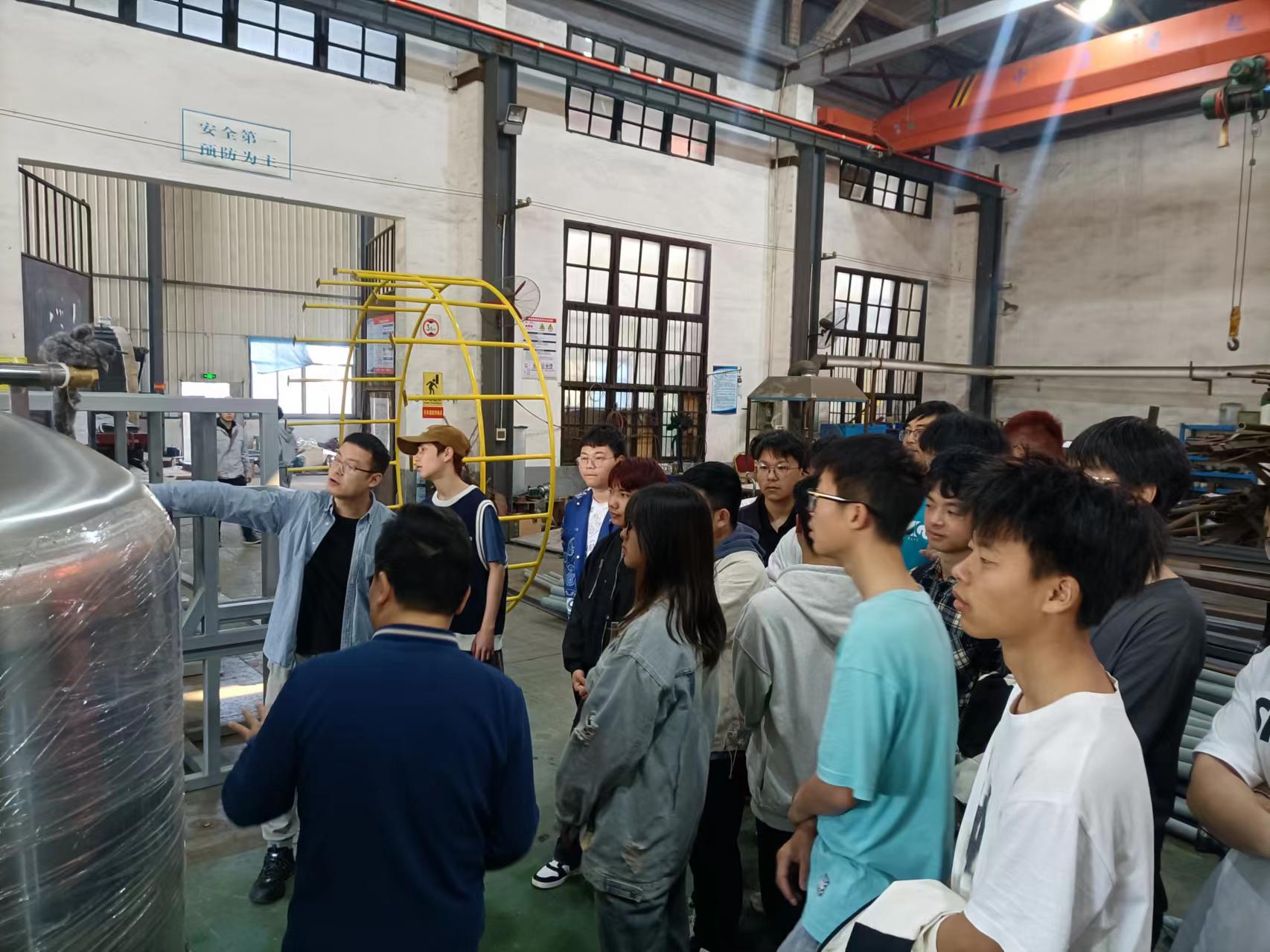 湖南工程学院近200名学生来ng28认知实习